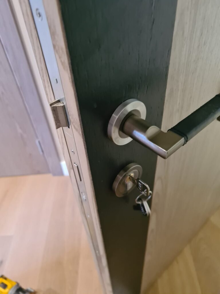 Hanwell Locksmith door repair
