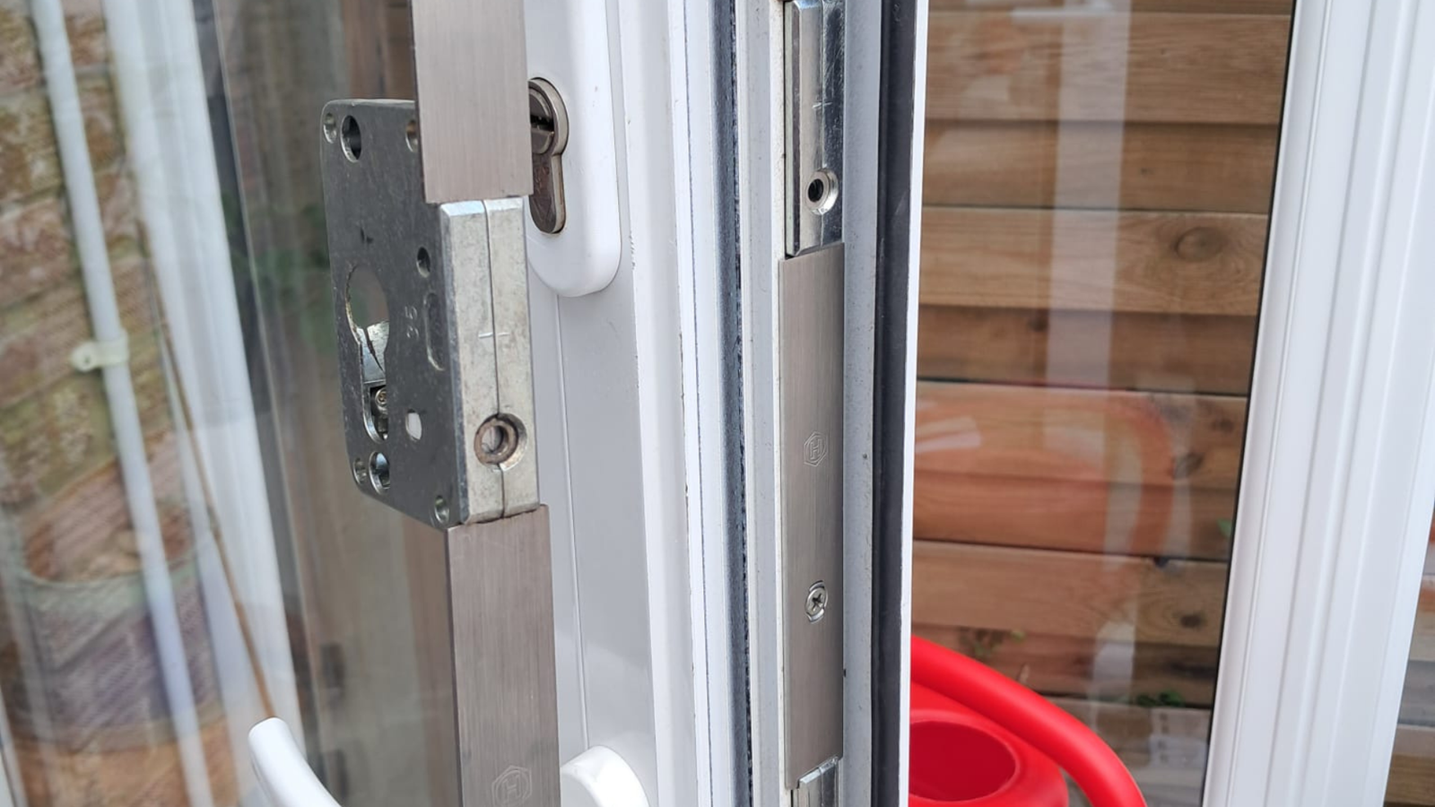 Bifold door repairs | White frame bifold door