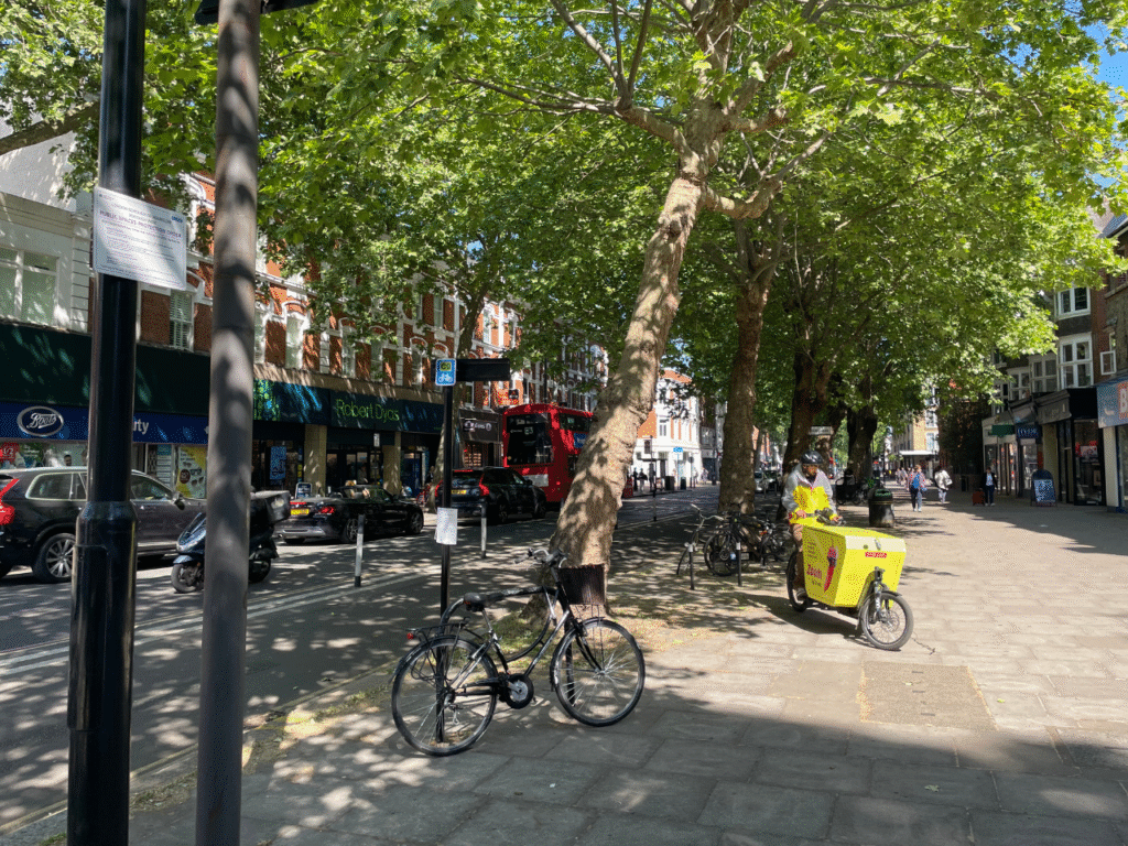 Locksmith Chiswick 4 | Chiswick high road during a sunny day